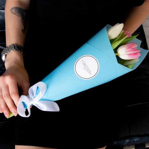 Букет из 5 тюльпанов "Вайт Пинк" (От 25 букетов)