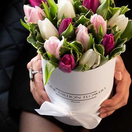 Коробка тюльпанов "Спринг Лайт"