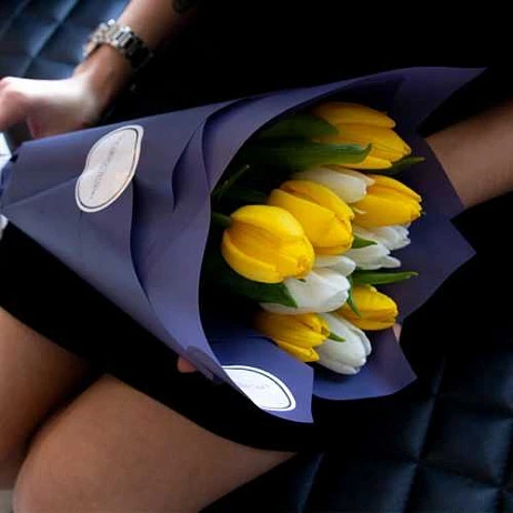 Букет из 9 тюльпанов "Еллоу Микс" (От 15 букетов)