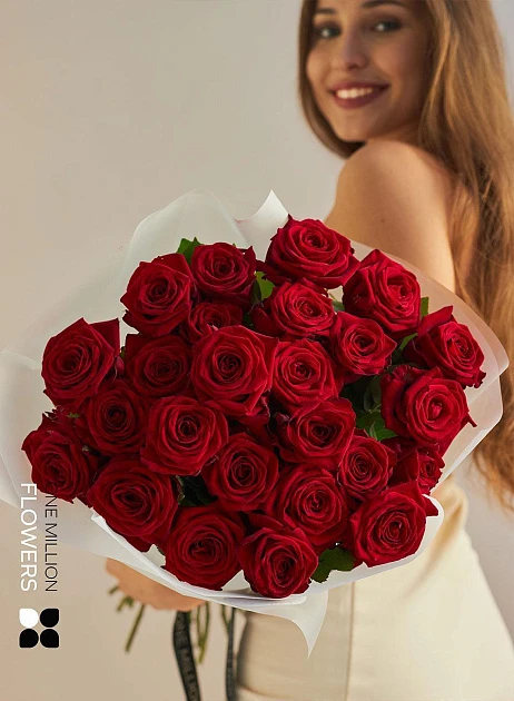 картинка Букет из 25 "Рэд Наоми" White от магазина Одежда+