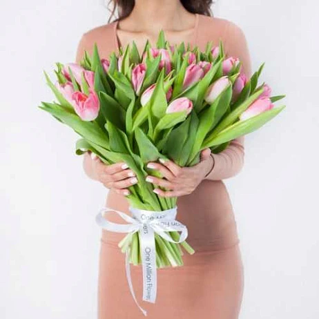 Букет из 51 тюльпана "Династия" (От 3 букетов)